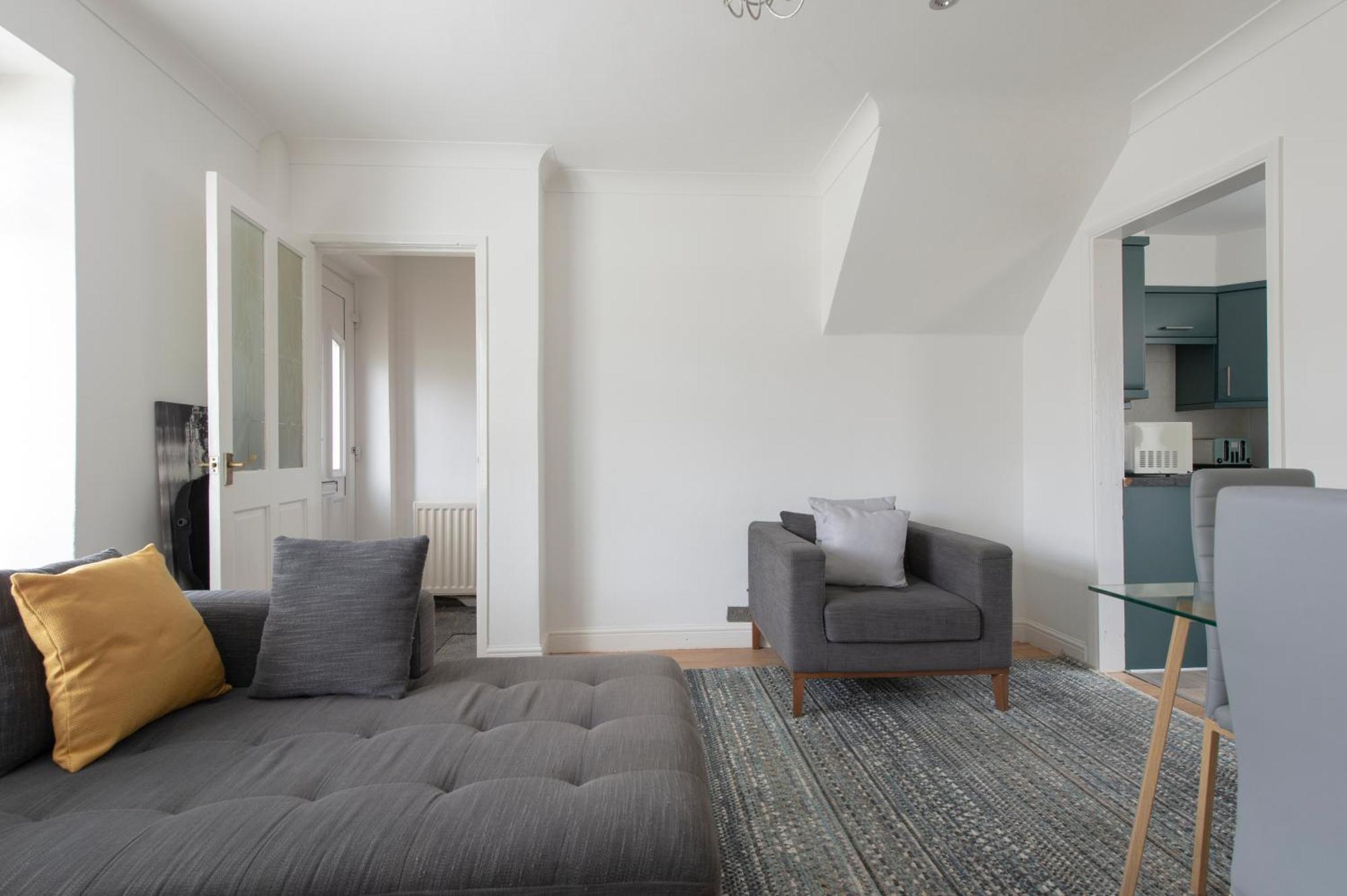 3 Bed House In Rochester 4 Beds Sleeps 7 Wainscot Exterior foto