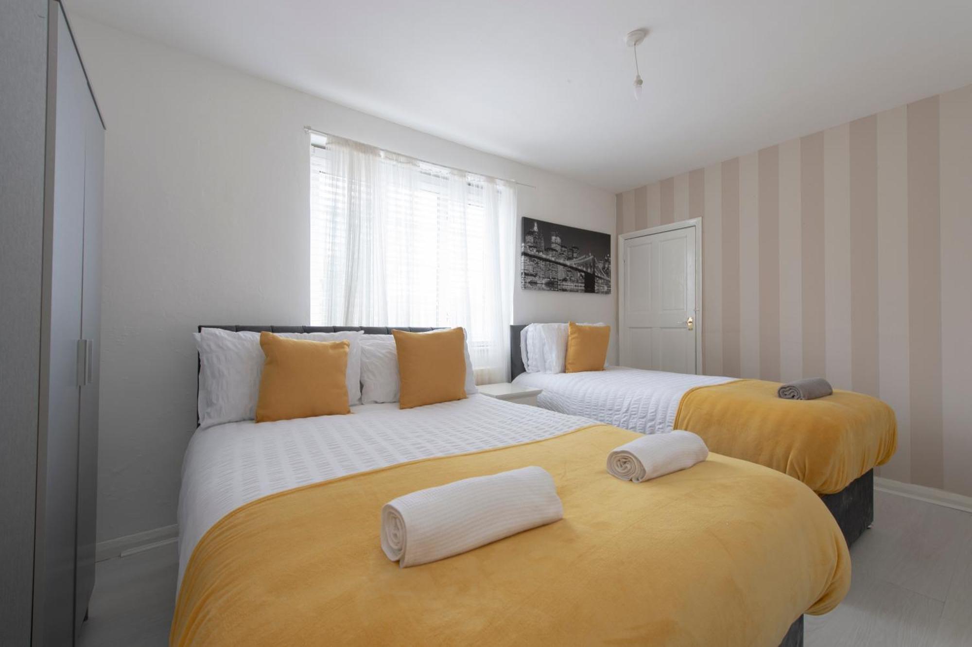 3 Bed House In Rochester 4 Beds Sleeps 7 Wainscot Exterior foto